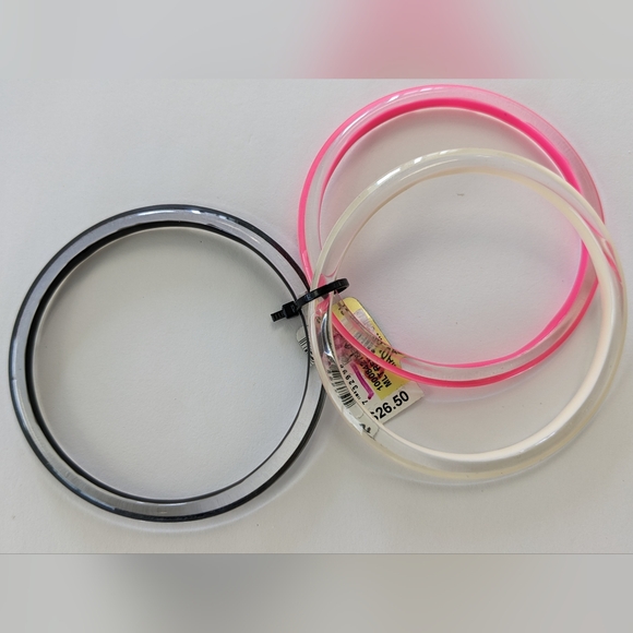 NOS VTG LUCITE BANGLE SET - Picture 8 of 9